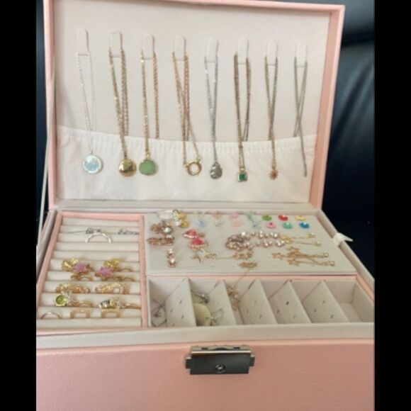 Girls Set of Two Leather Jewelry Box Organizers - Picture 10 of 11